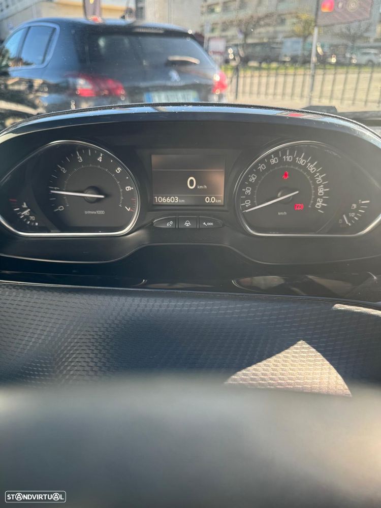 Peugeot 2008 PureTech 130 Allure - 17