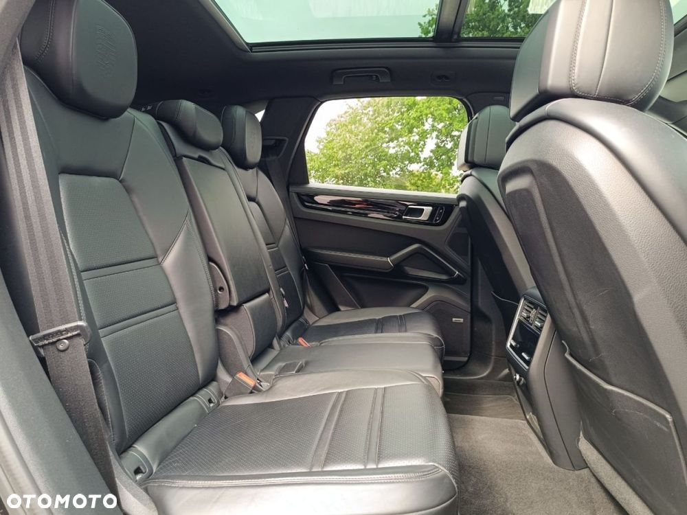 Porsche Cayenne Standard - 36