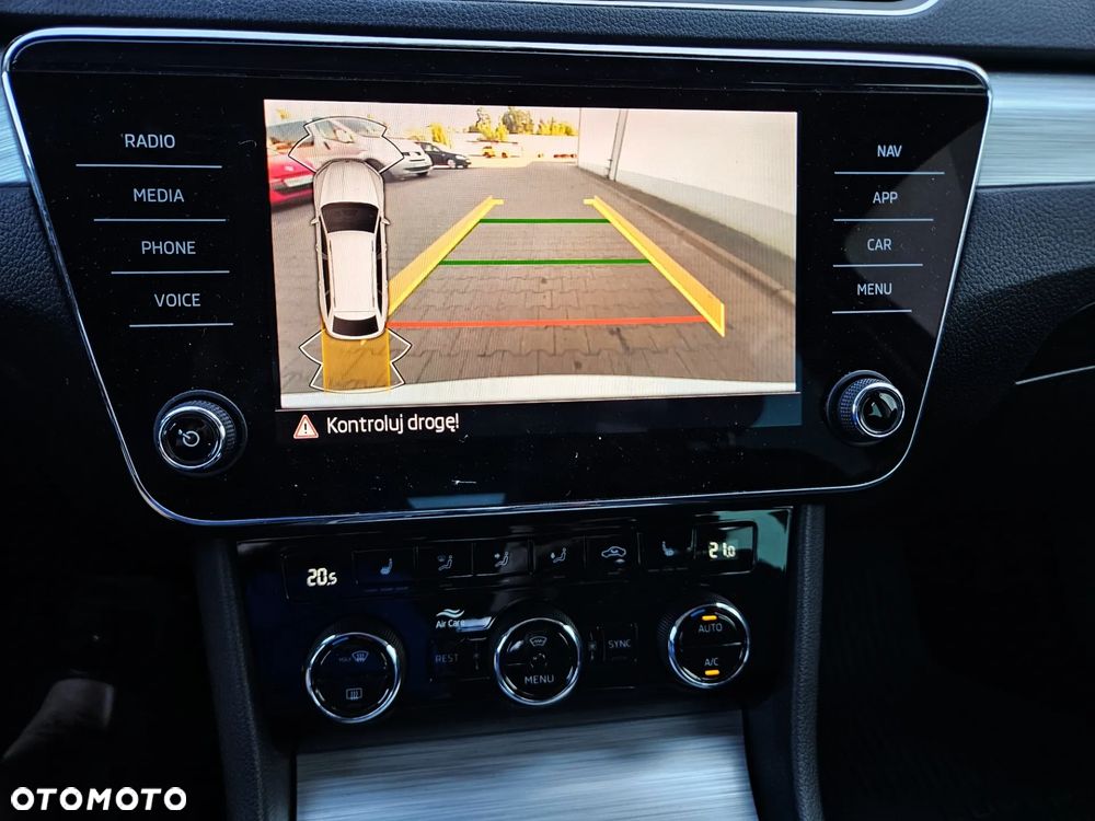 Skoda Superb 2.0 TDI SCR Style DSG - 9