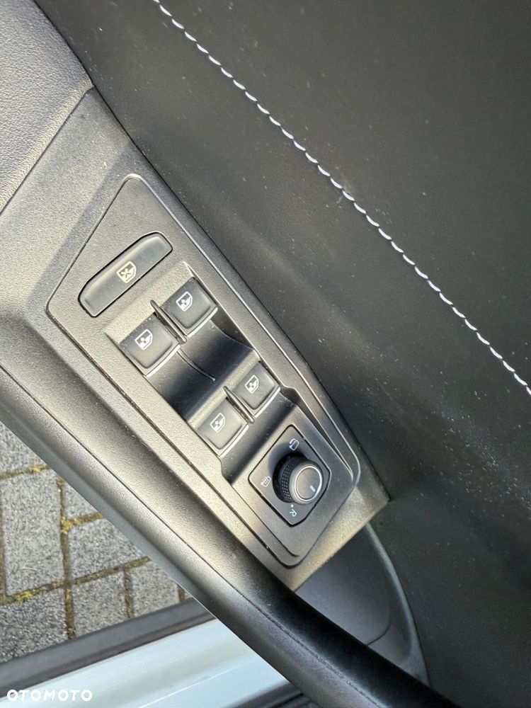 Volkswagen T-Roc 1.5 TSI Style DSG - 17