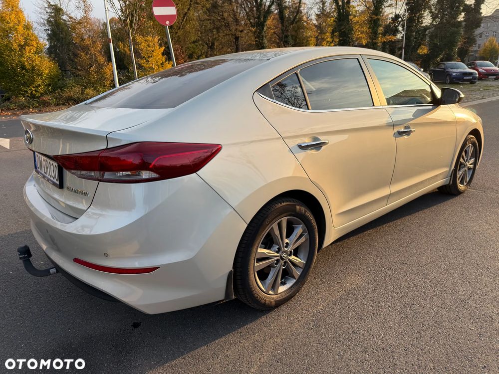 Hyundai Elantra 1.6 Comfort - 4
