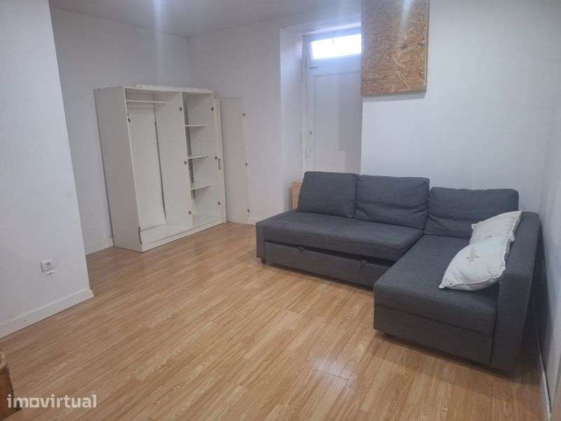 Alugo T-2  casa .Entrada partilhada. - Grande imagem: 3/5