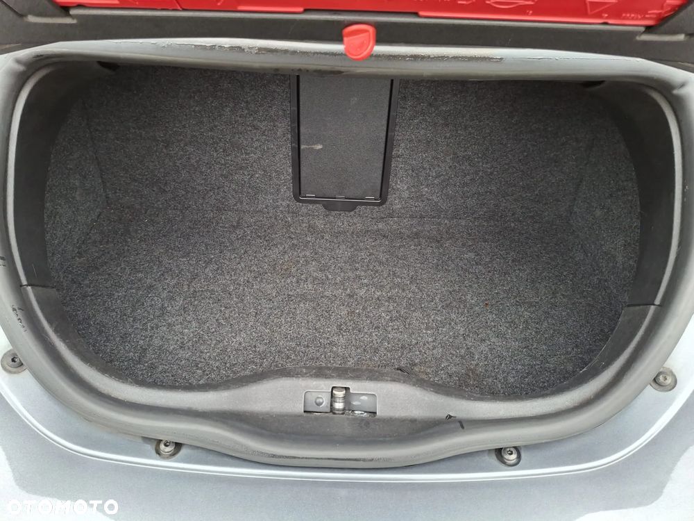 Volkswagen New Beetle - 26