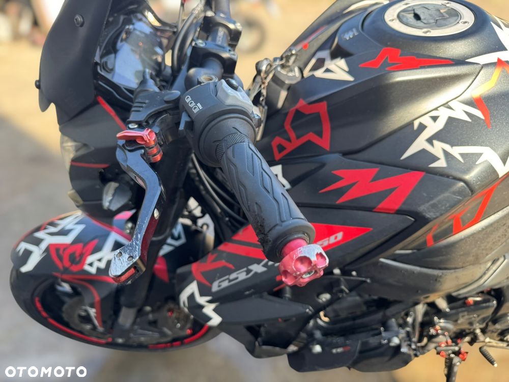 Suzuki GSX - 18