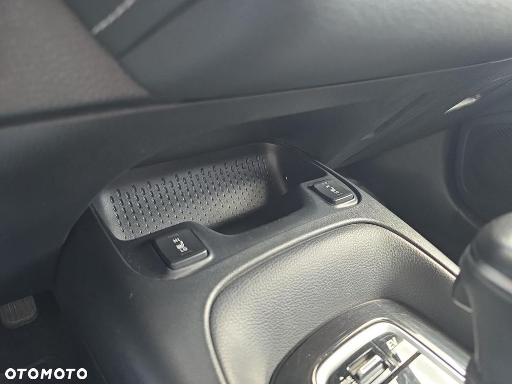 Toyota Corolla 1.8 Hybrid Comfort - 23