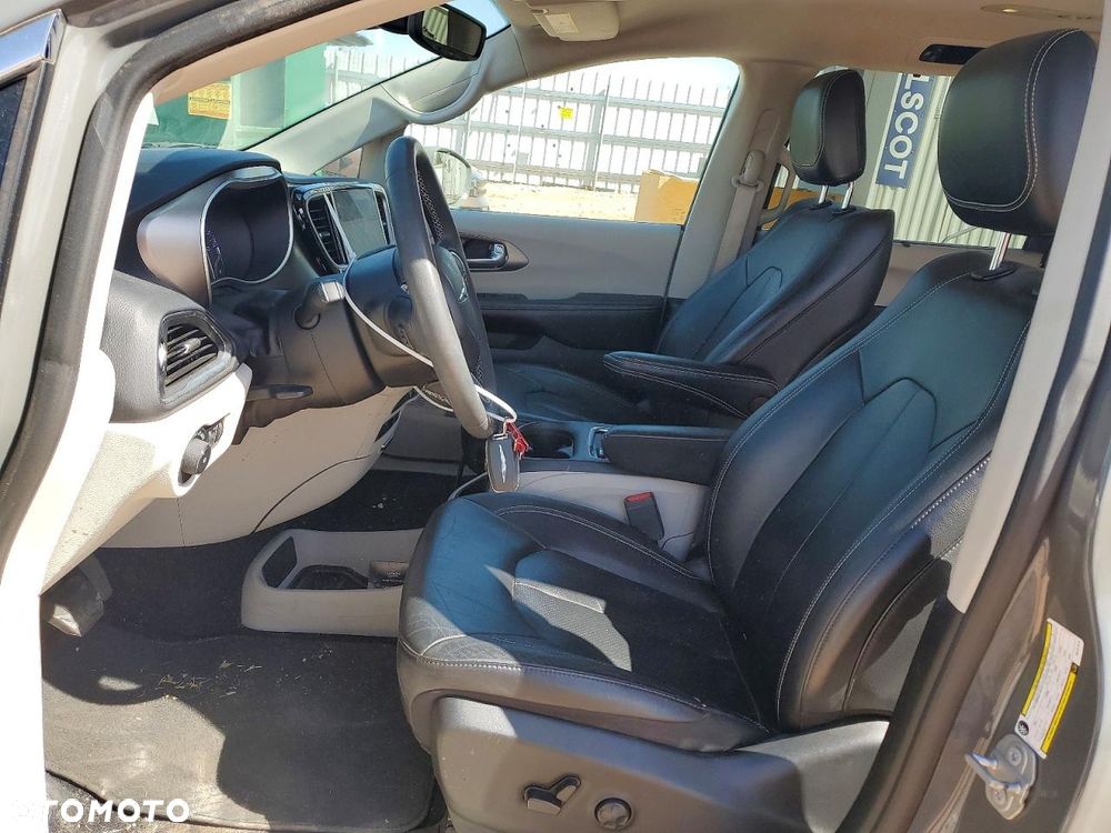 Chrysler Pacifica - 10