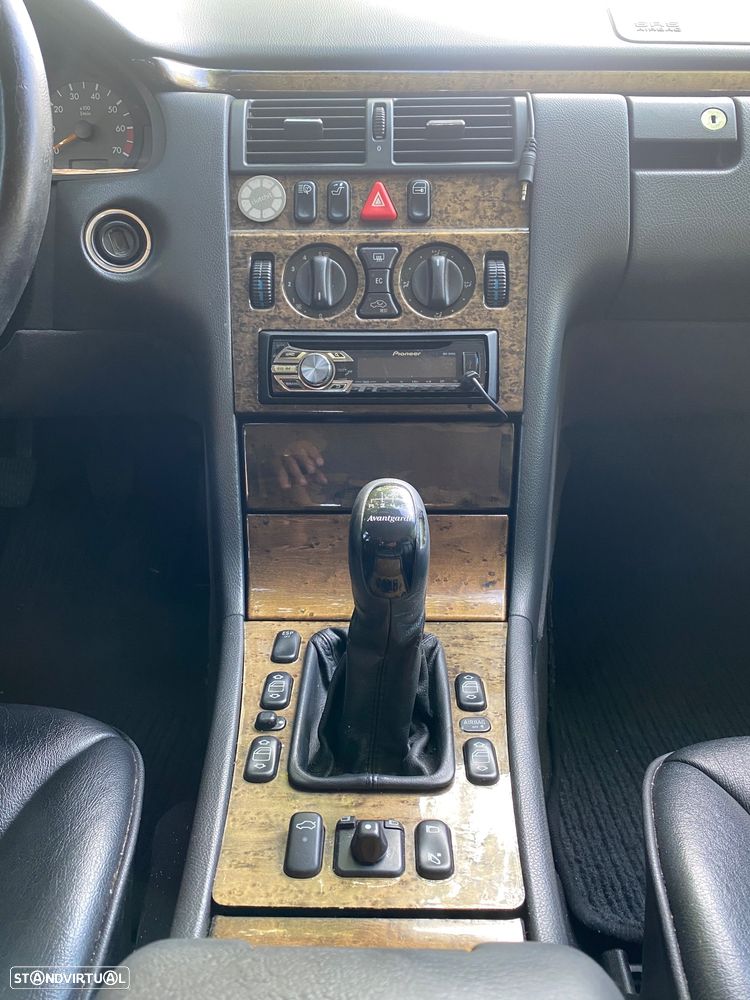 Mercedes-Benz E 240 - 10