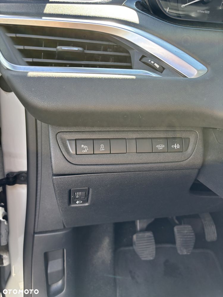 Peugeot 208 1.2 PureTech Allure - 14