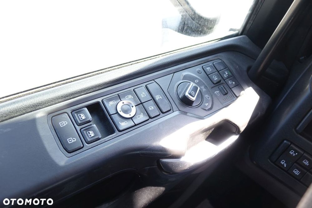 Scania R450 / EURO 6 / STANDARD/ AUTOMAT / RETARDER / LODÓWKA / NAWIGACJA / KLIMATYZACJA POSTOJOWA / 2 ZBIORNIKI - 33