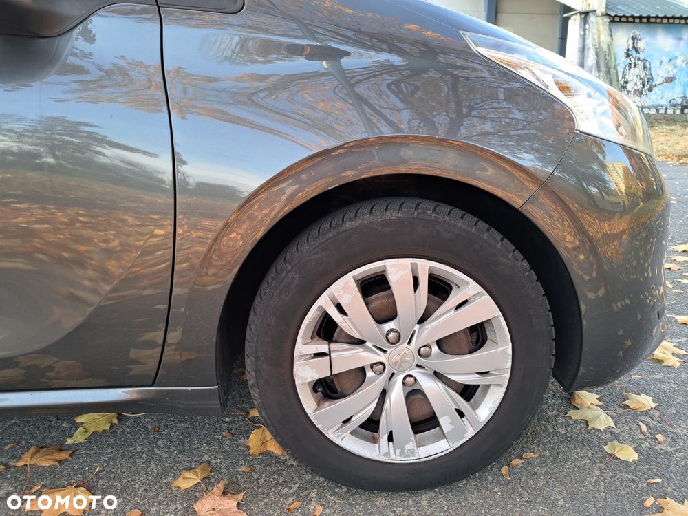 Peugeot 208 - 12
