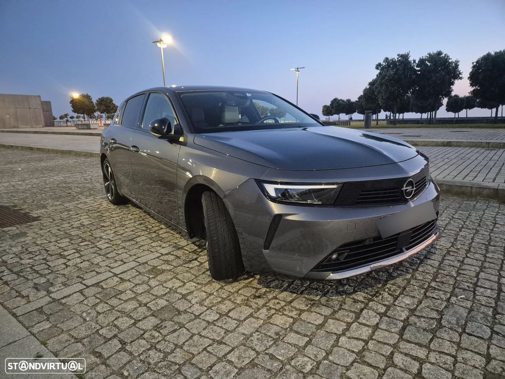 Opel Astra 1.2 T Elegance - 2