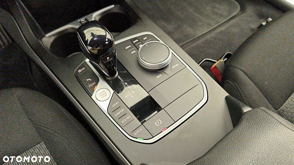 BMW Seria 1 118i Advantage - 19