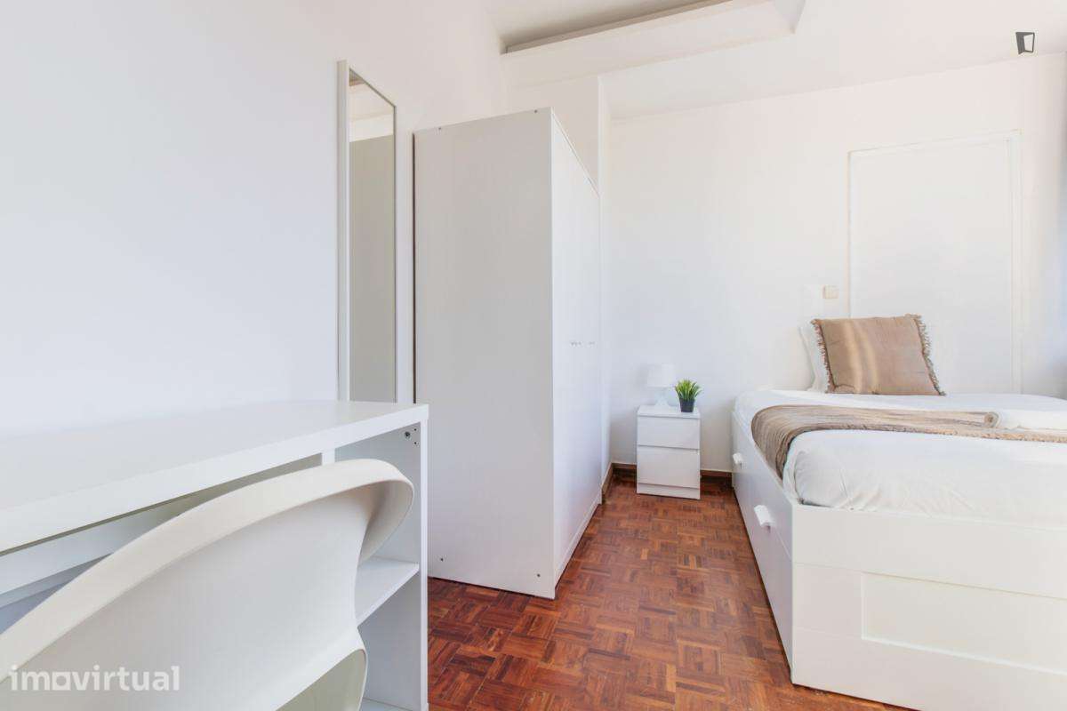 Quarto - localizado em Benfica Lisbon - Grande imagem: 2/13