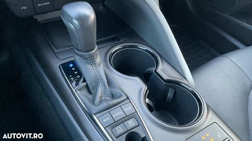 Toyota Camry 2.5 Hybrid Business - 9