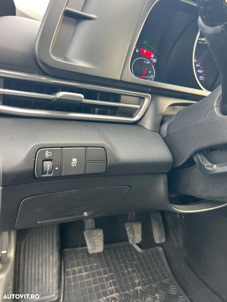 Hyundai Elantra 1.6 l 123 CP 6MT Classic - 9