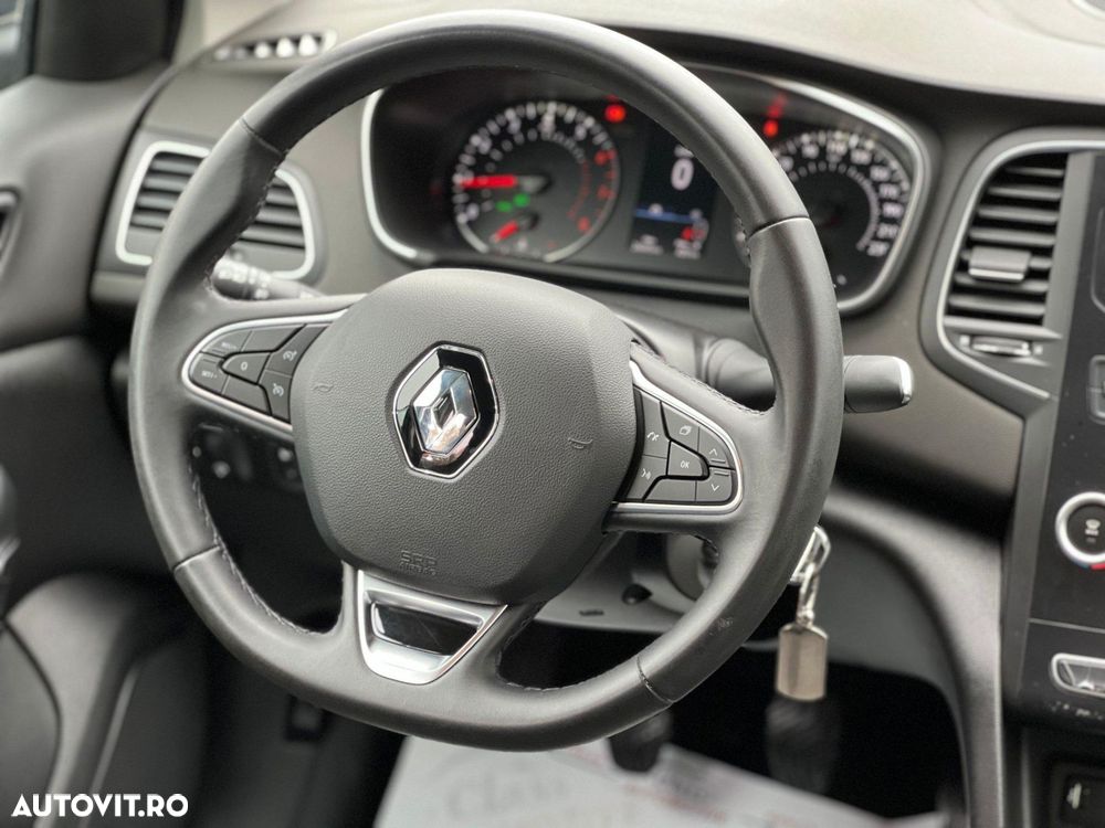 Renault Megane TCe Life - 11