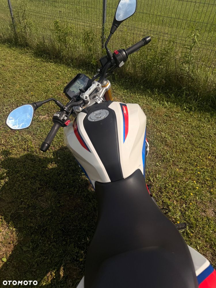 BMW G - 9