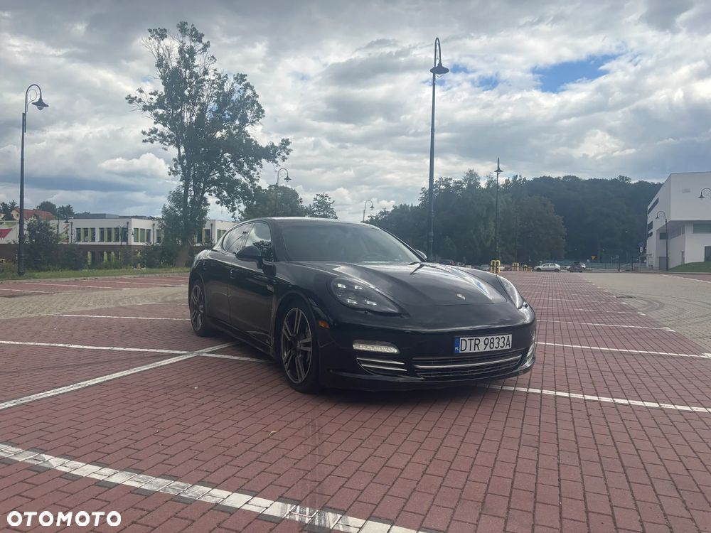 Porsche Panamera 4 Platinum Edition - 9