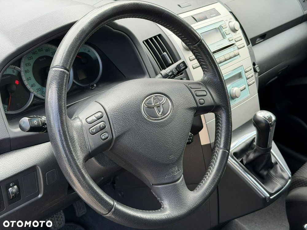 Toyota Corolla Verso - 12