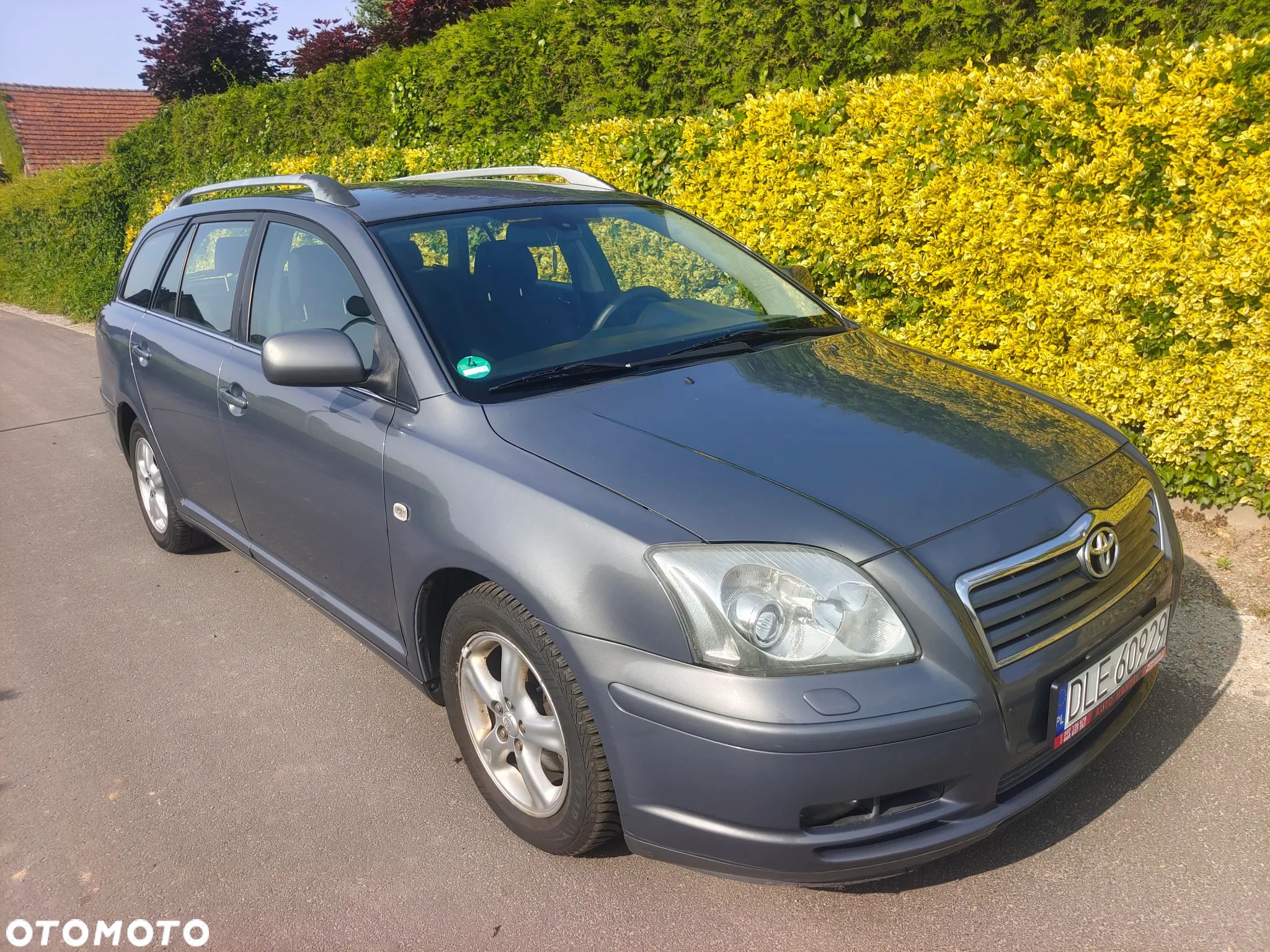 Toyota Avensis 1.8 VVT-i Combi Sol - 1