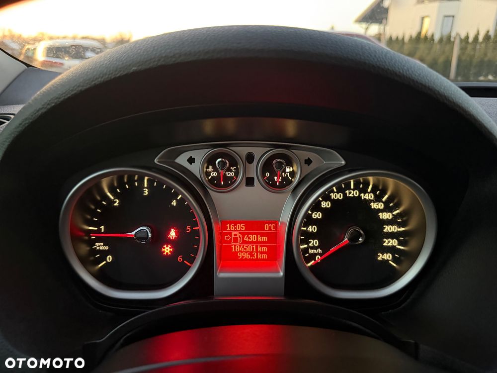 Ford Kuga 2.0 TDCi 2x4 Titanium - 16