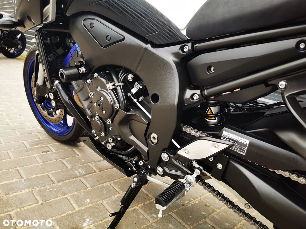 Yamaha FZ8 - 16