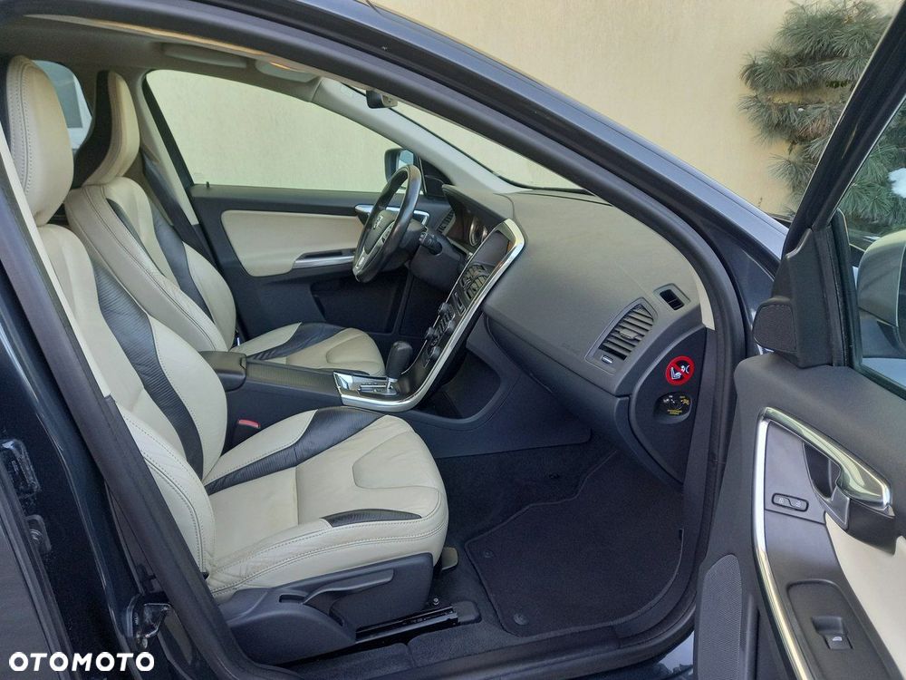 Volvo XC 60 D3 R Design - 21