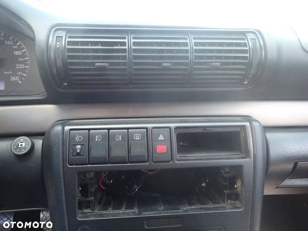 CZĘŚCI - Audi A4 B5 1,8 125KM ADR KOMBI 5B DDU lakier LY7M 1998r. INDEX - 10219 - 10