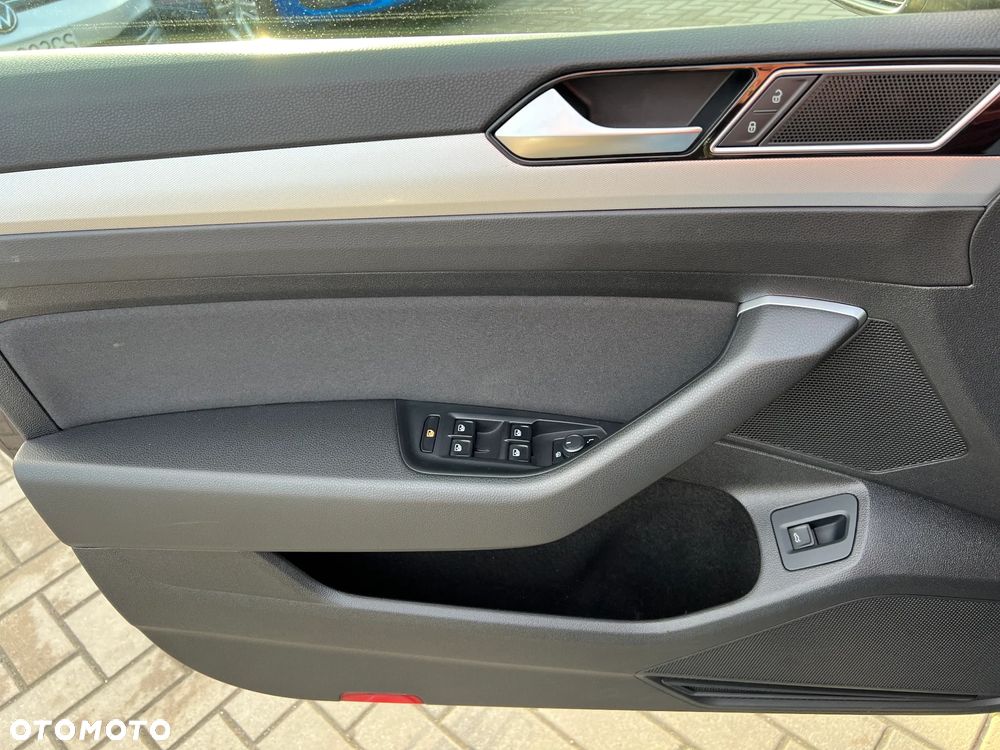 Volkswagen Passat - 18