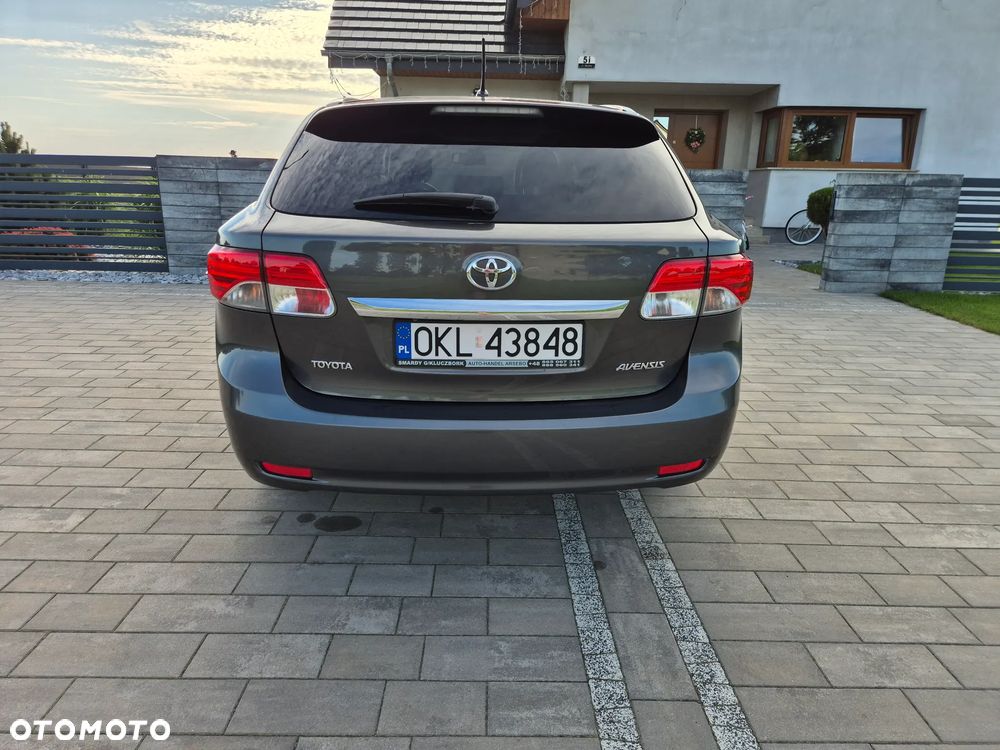 Toyota Avensis - 23