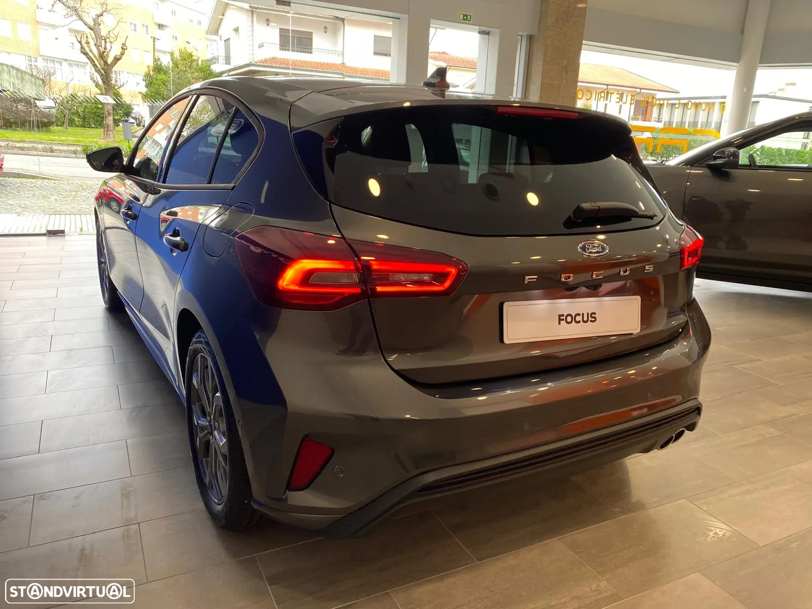 Ford Focus 1.0 EcoBoost MHEV ST-Line X - 4