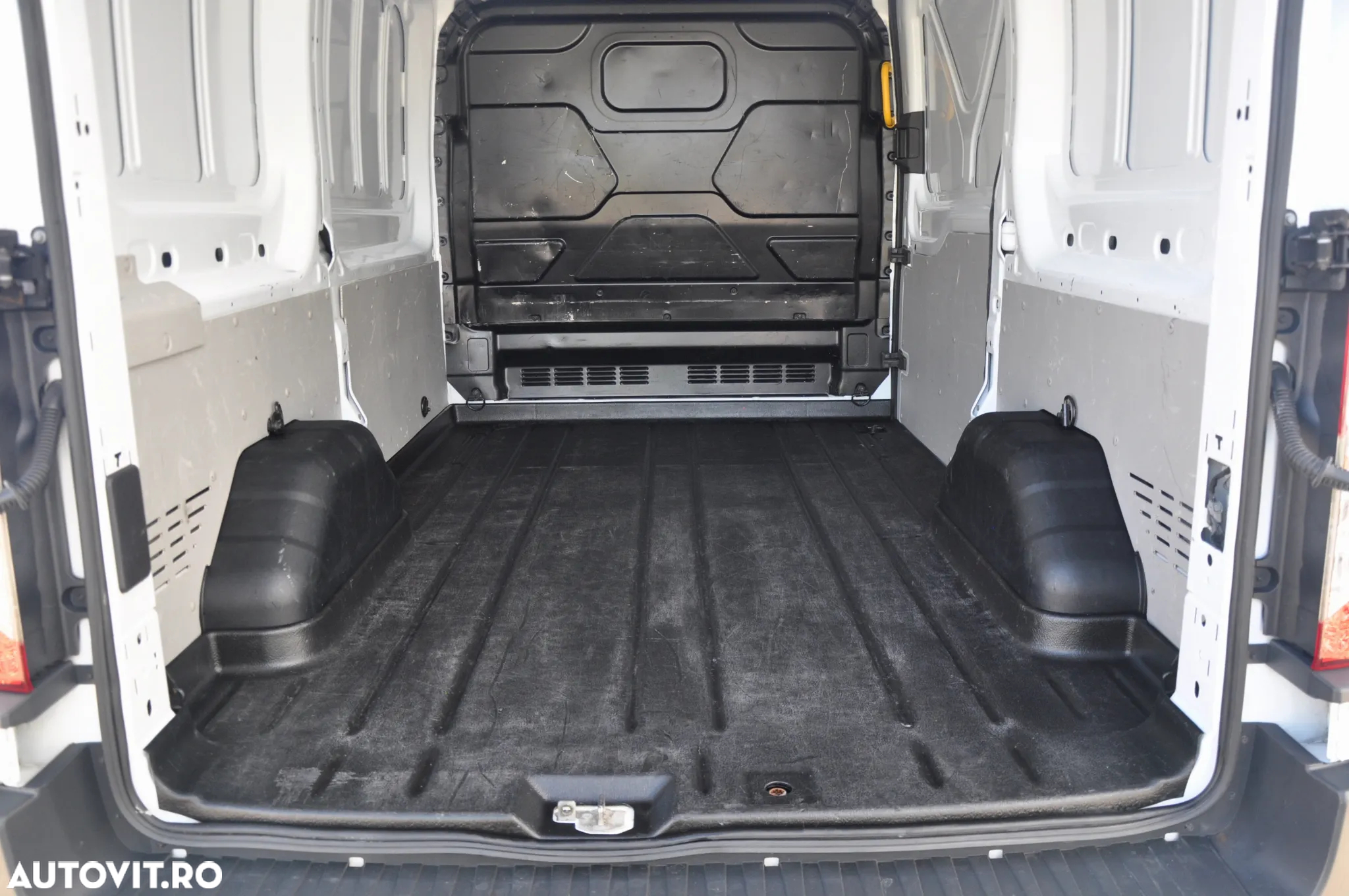 Ford Transit L2H2 Van - 8
