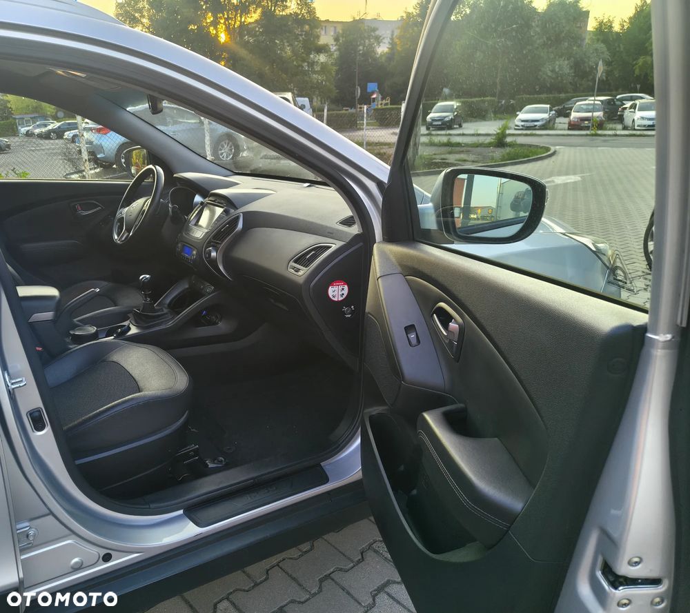 Hyundai ix35 1.7 CRDi 2WD blue Finale Gold - 18