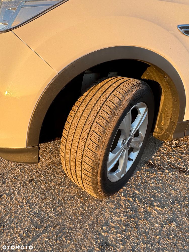 Ford Kuga 1.5 EcoBoost 2x4 Trend - 22