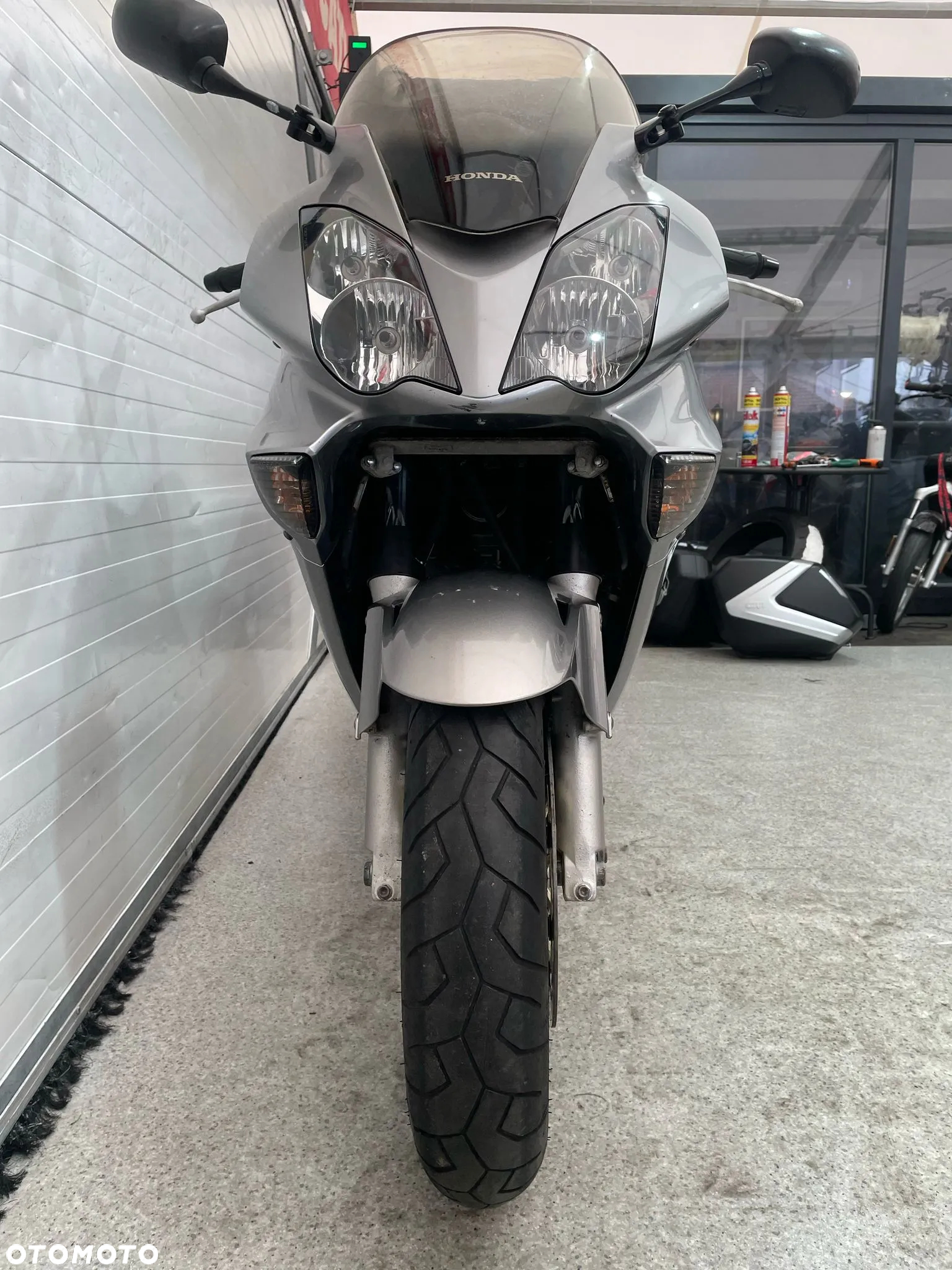 Honda VFR - 13