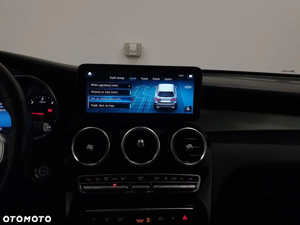 Mercedes-Benz GLC 220 d 4Matic 9G-TRONIC AMG Line Plus - 23