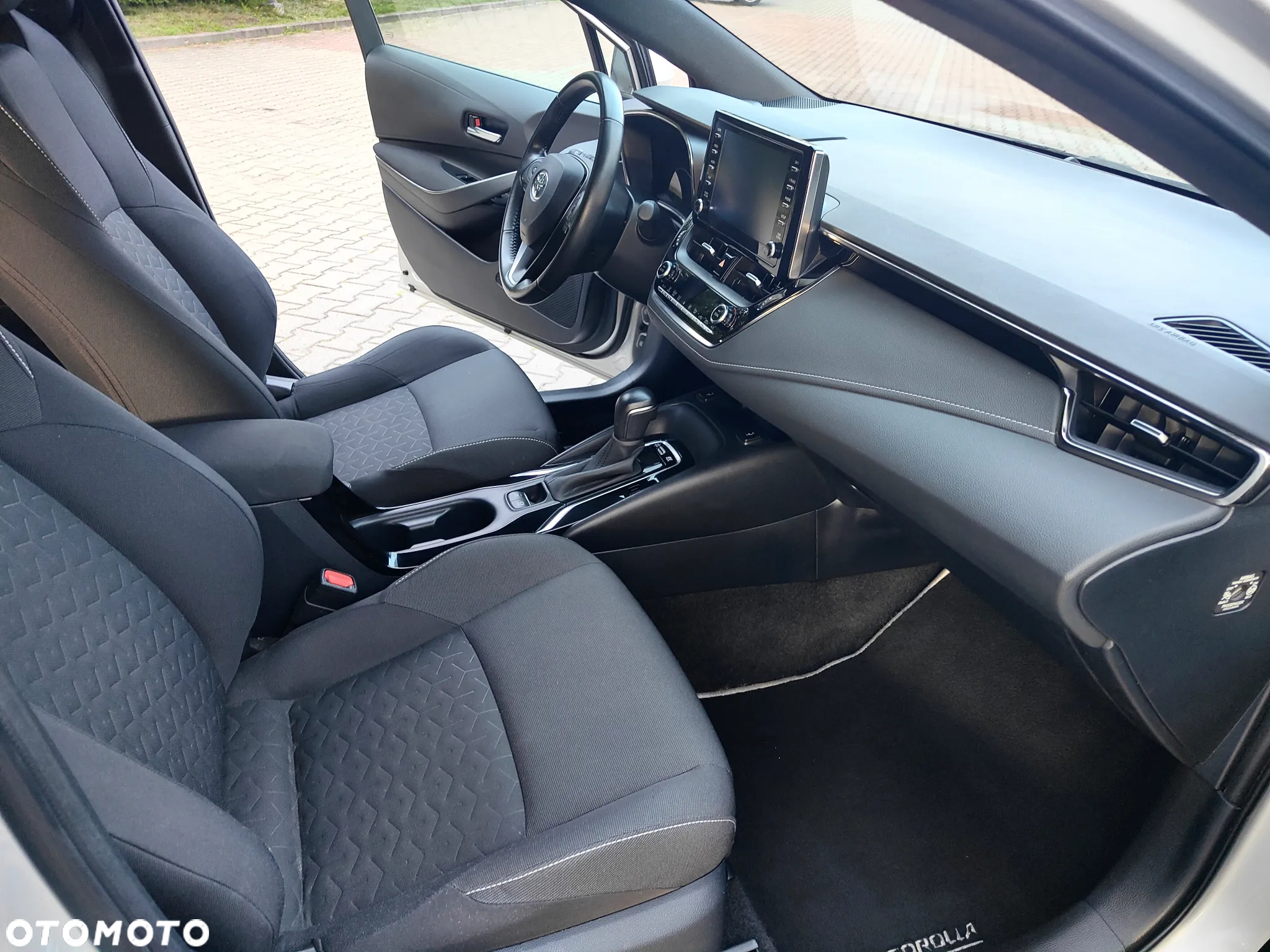 Toyota Corolla 1.8 Hybrid Executive - 16