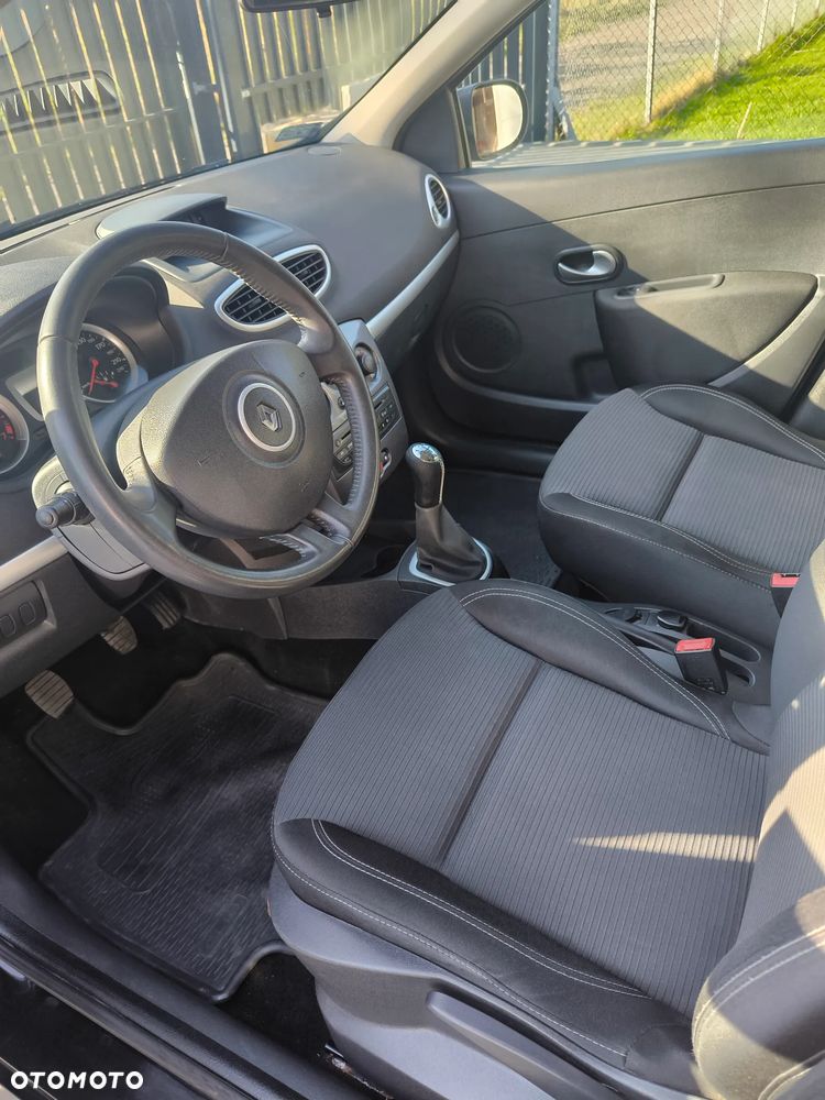 Renault Clio 1.2 16V Expression - 13