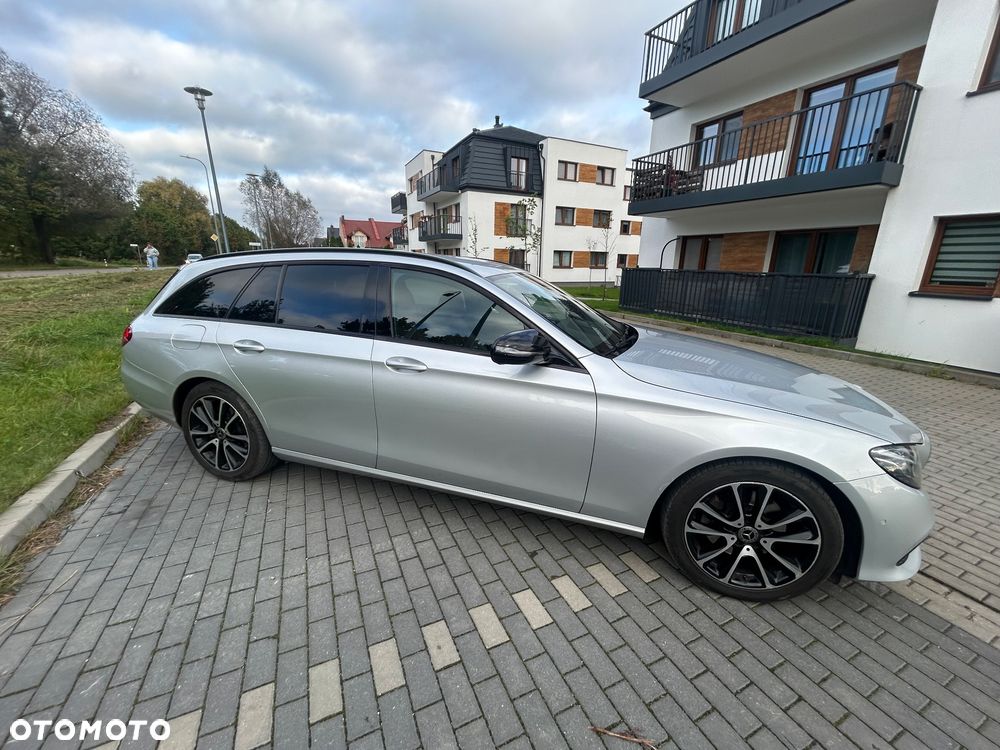 Mercedes-Benz Klasa E 220 d T 9G-TRONIC - 21