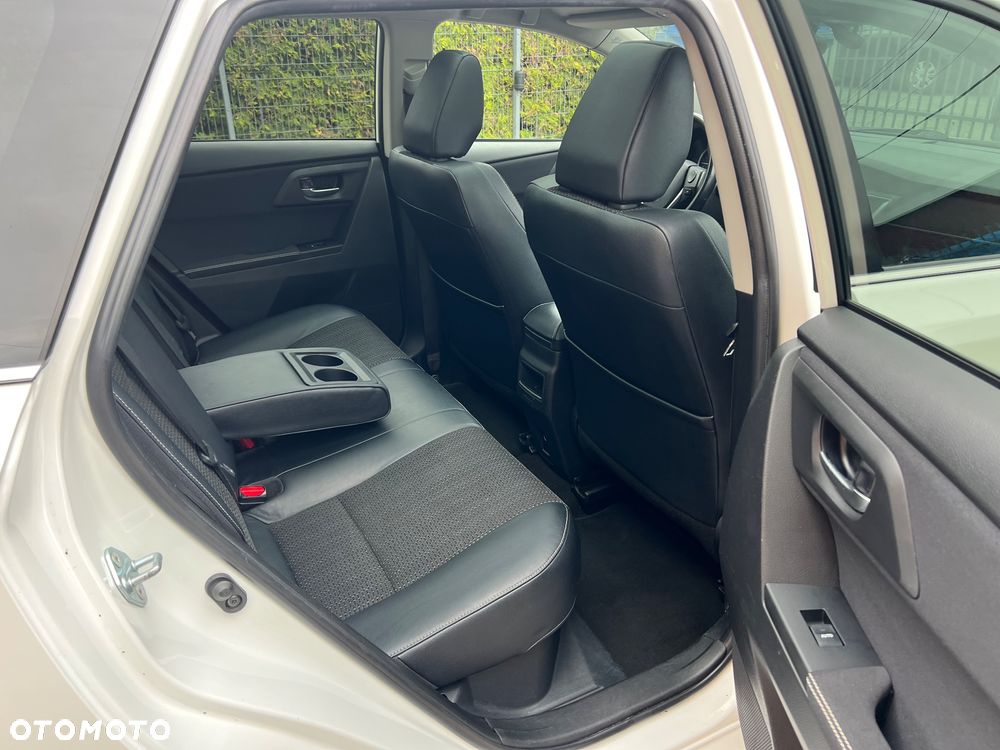 Toyota Auris 1.8 HSD Luna - 19