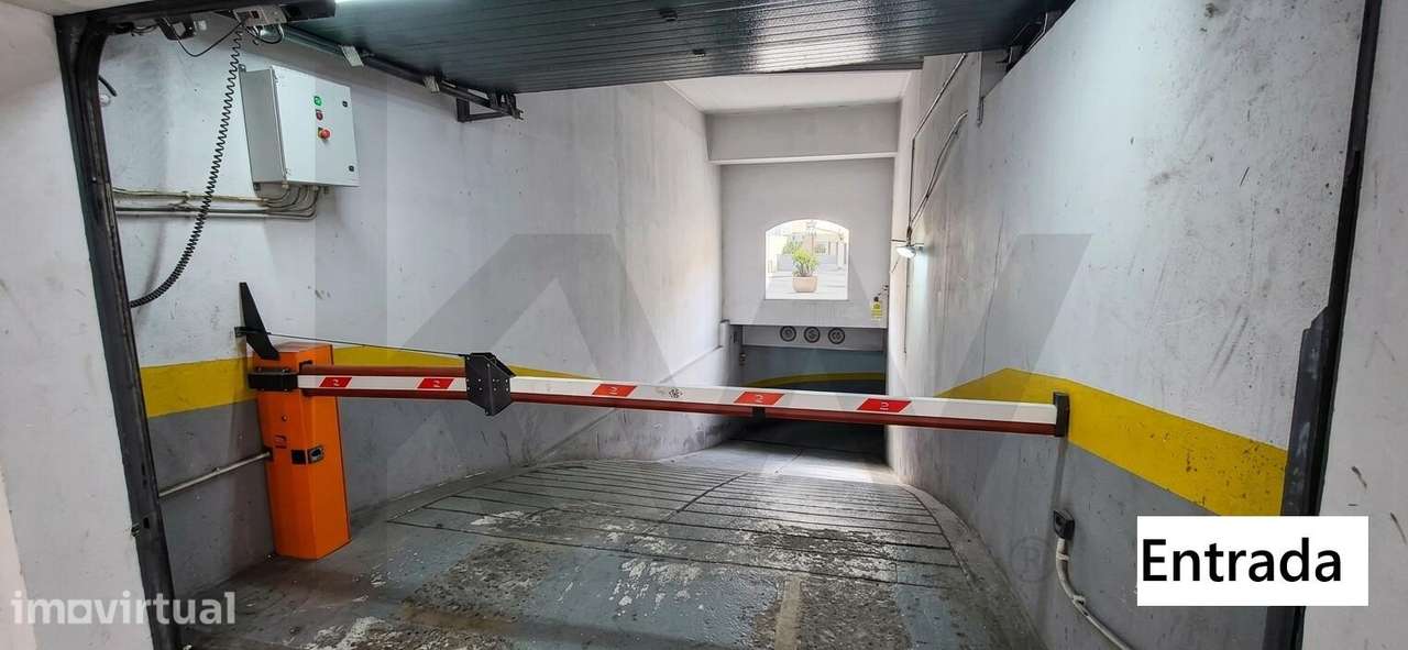 Estacionamento na Praça do Carmo! - Grande imagem: 3/9