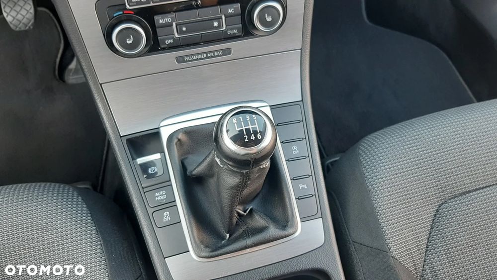 Volkswagen Passat 1.6 TDI Comfortline - 13