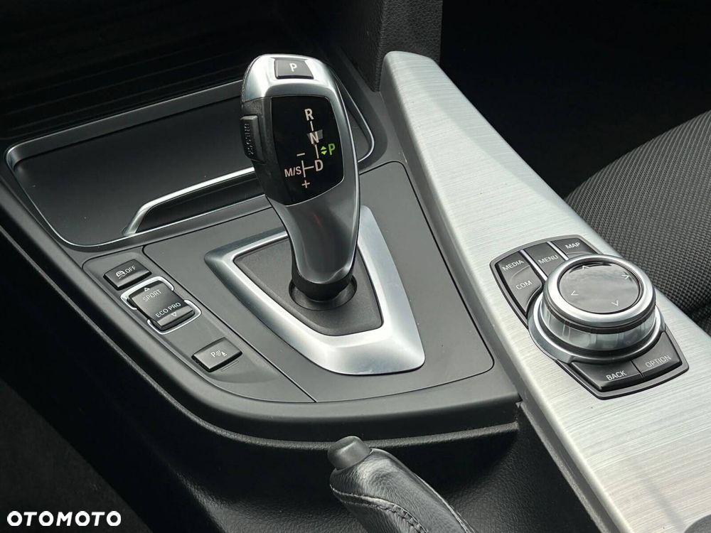 BMW Seria 3 320d xDrive Sport Line Shadow - 25