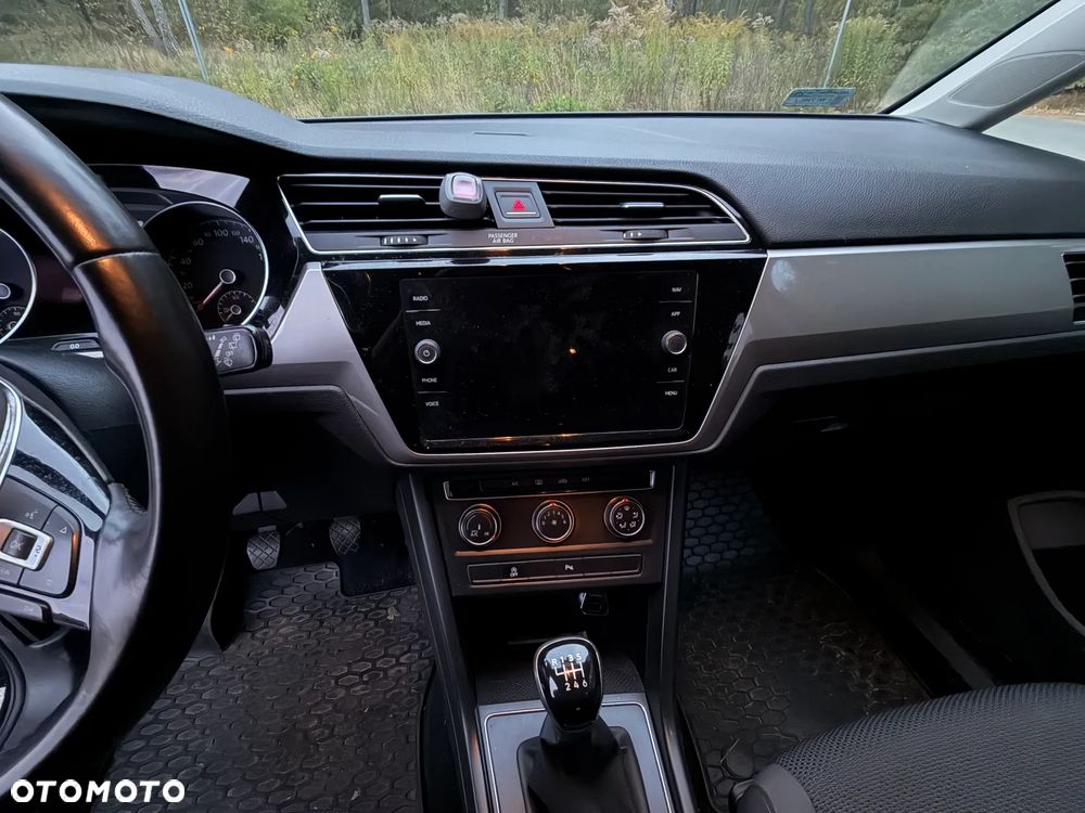 Volkswagen Touran - 9