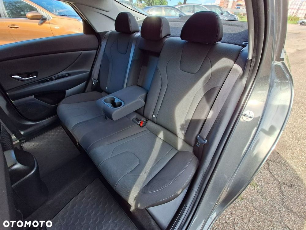 Hyundai Elantra - 23