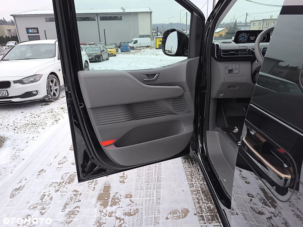 Hyundai Staria 1.6 T-GDI HEV Luxury - 10