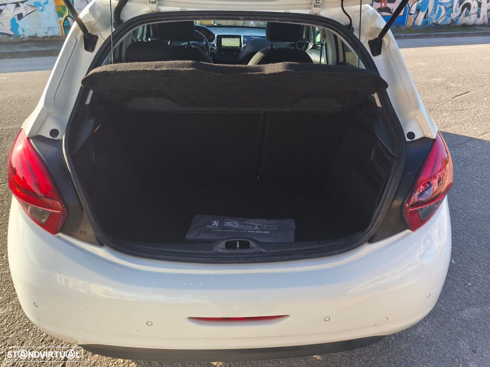 Peugeot 208 1.2 PureTech Signature - 19