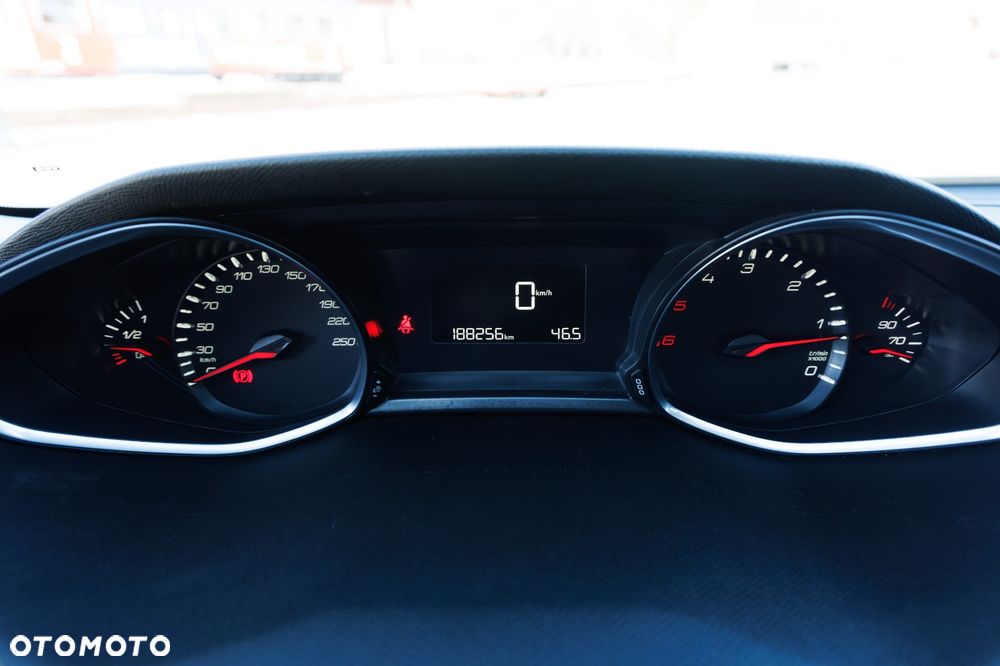 Peugeot 308 1.6 BlueHDi Style S&S - 8