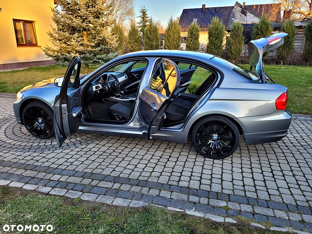 BMW Seria 3 320i - 9