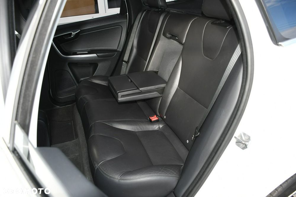 Volvo XC 60 D4 Geartronic Summum - 33